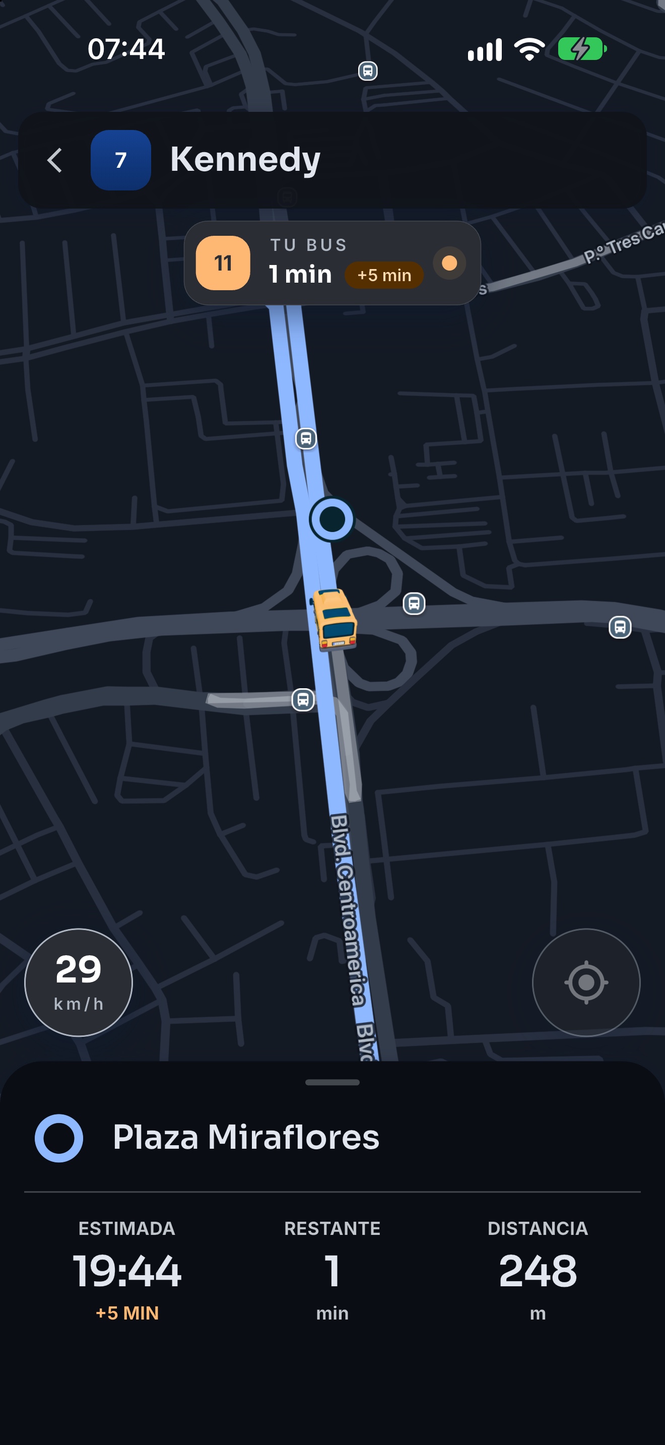Mapa en vivo de Wave con el bus acercándose a la parada del pasajero.