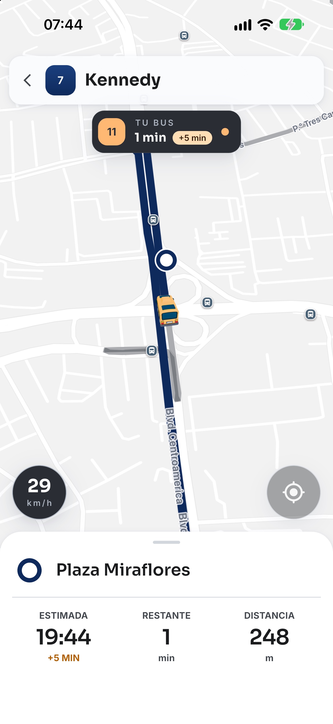 Mapa en vivo de Wave con el bus acercándose a la parada del pasajero.